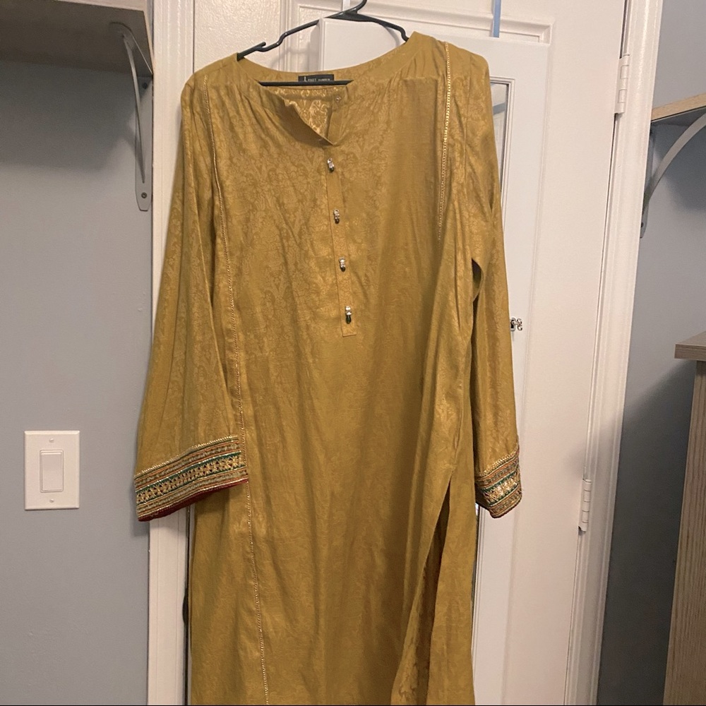2 Piece Gold Pakistani Mehendi Dholki Outfit